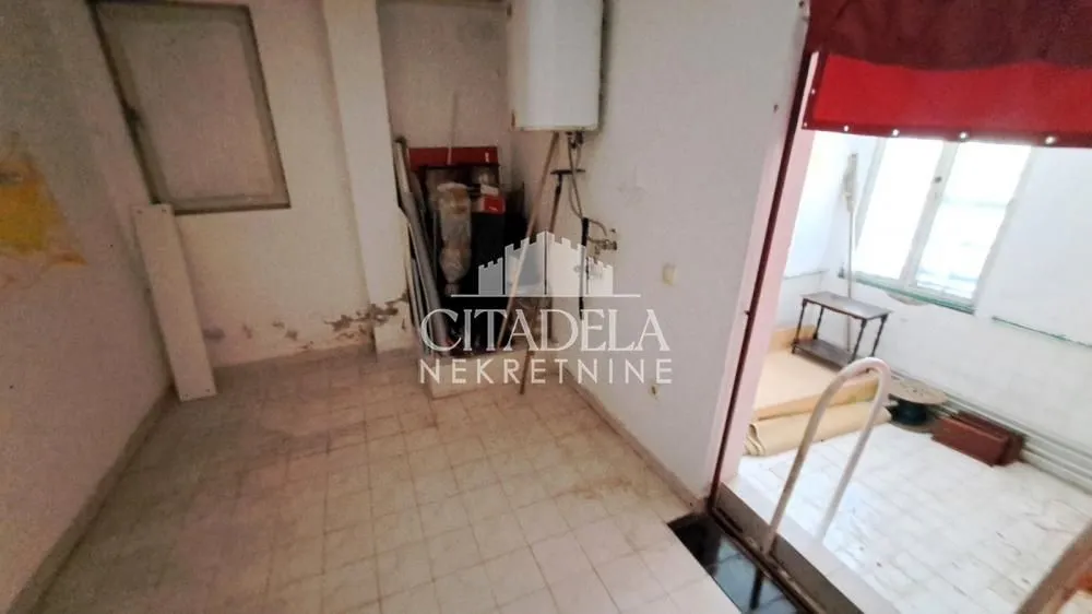 Izdavanje, kuća, 200m², Čukarica, Beograd