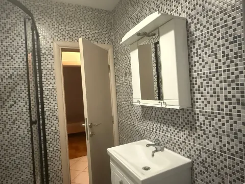 Izdavanje, jednosoban stan, 57m², Momišići, Podgorica - image 8