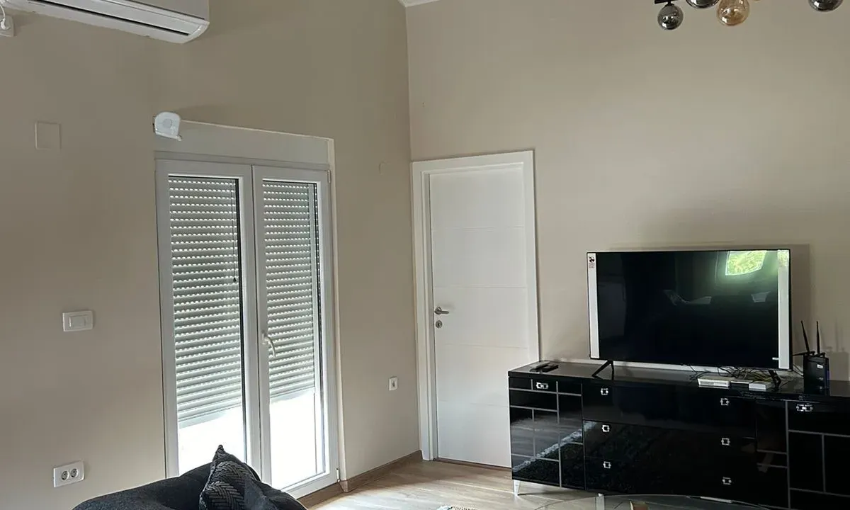 Izdavanje, dvosoban stan, 80m², Murtovina, Podgorica