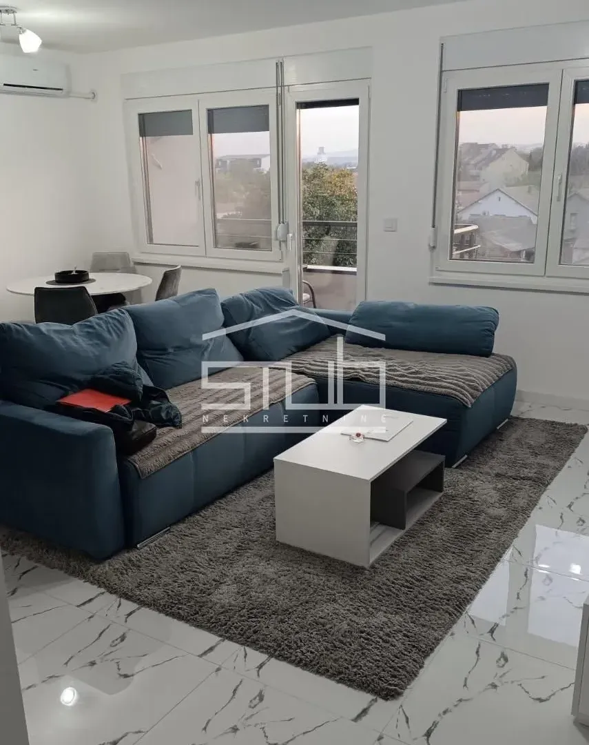 Prodaja, trosoban stan, 76m², Centar, Pančevo