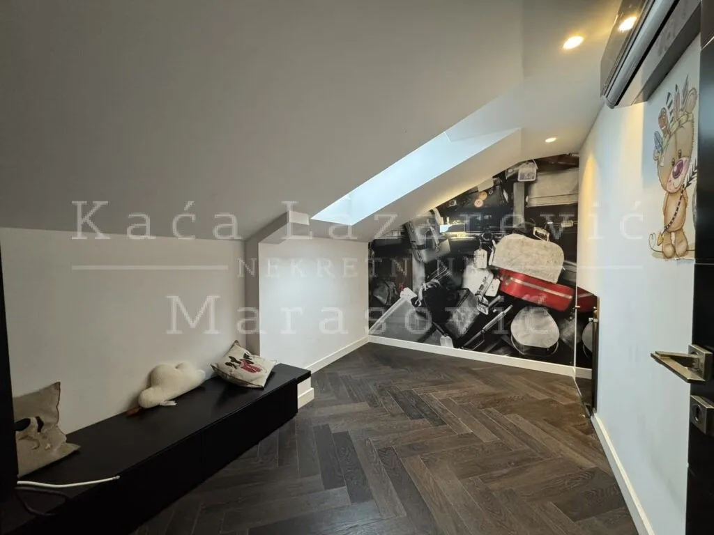 Prodaja, trosoban stan, 117m², Crveni Krst, Beograd