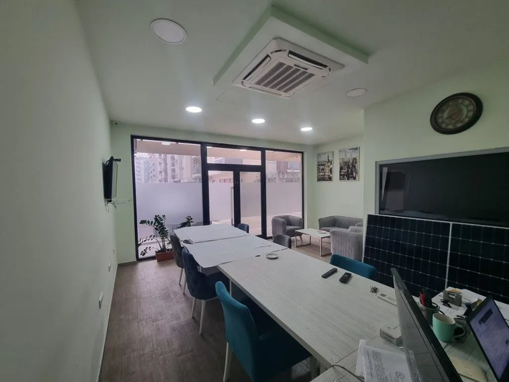 Sale, office space, 57m², City Kvart, Podgorica