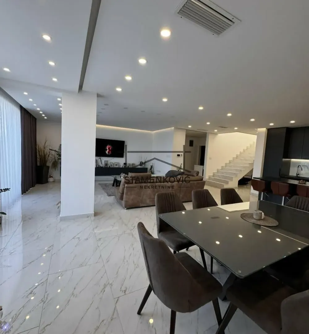 Prodaja, kuća, 230m², Tatarsko brdo, Petrovaradin