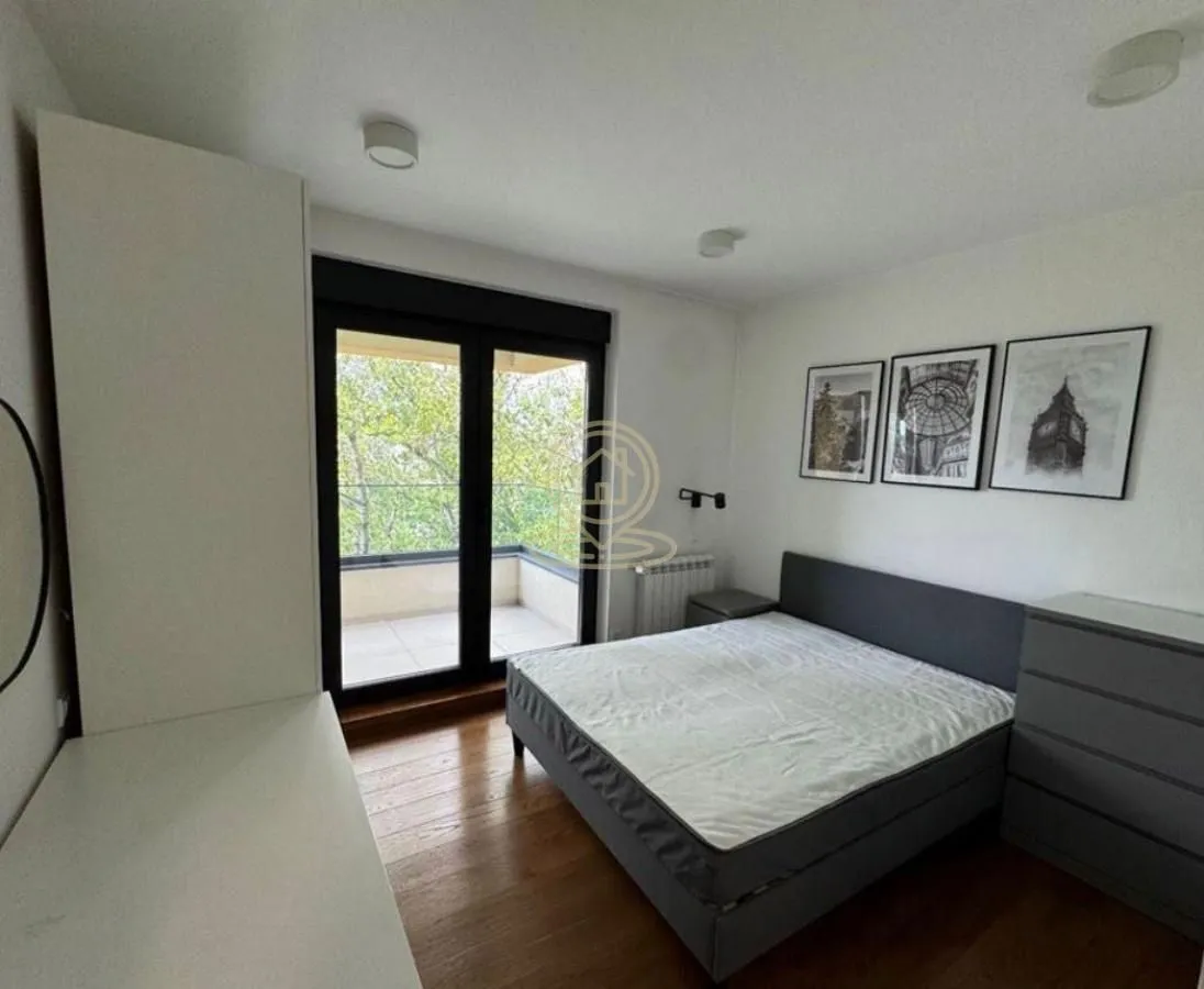Rent, four bedroom apartment, 99m², Crveni Krst, Beograd