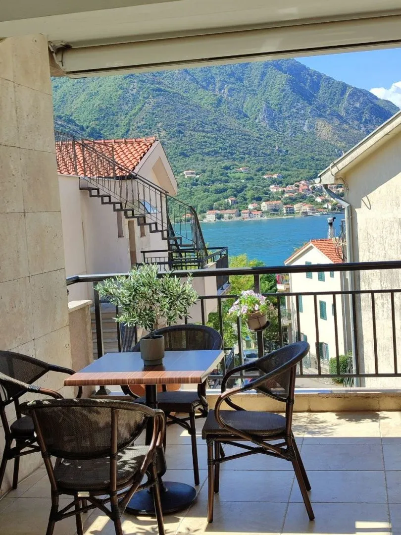 Prodaja, trosoban stan, 114m², Dobrota, Kotor