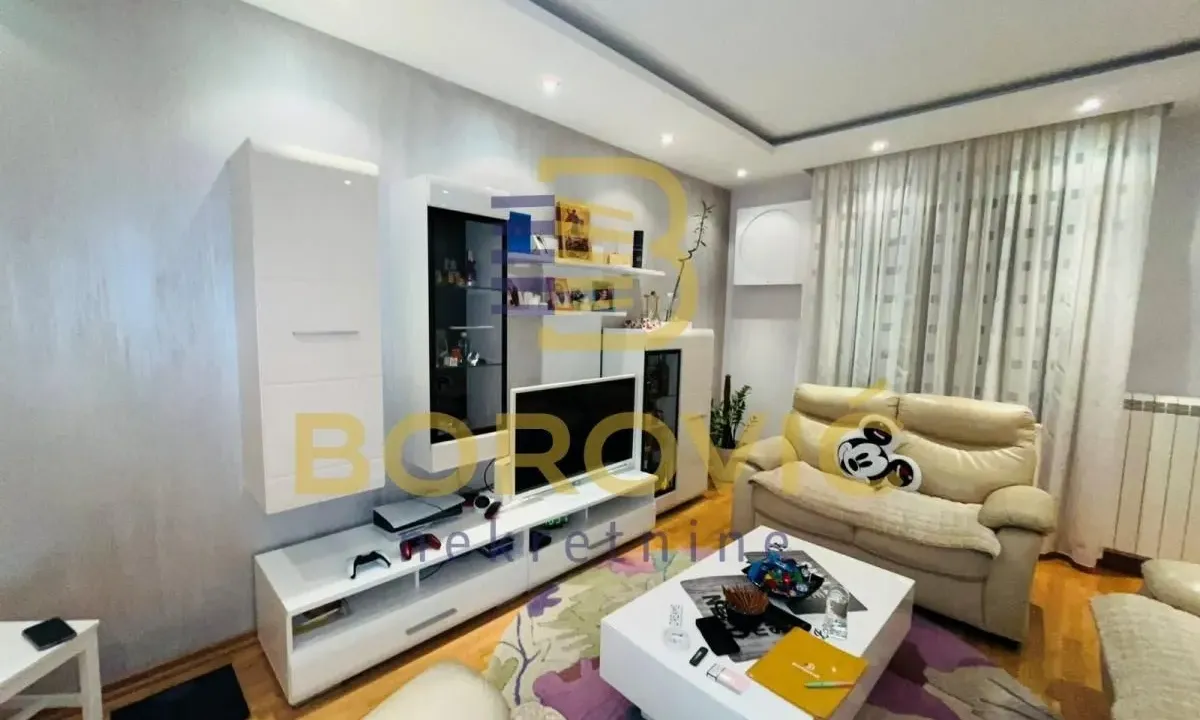 Prodaja, četvorosoban stan, 92m², Kneževac, Beograd