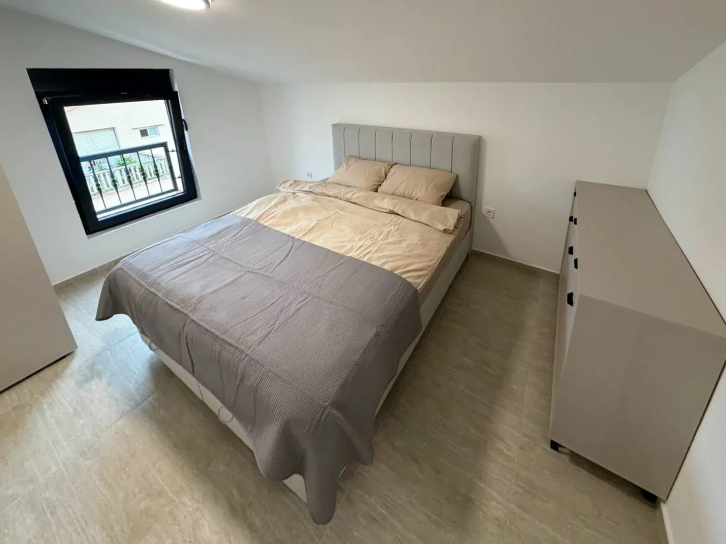 Izdavanje, dvosoban stan, 67m², Zelenika, Herceg Novi