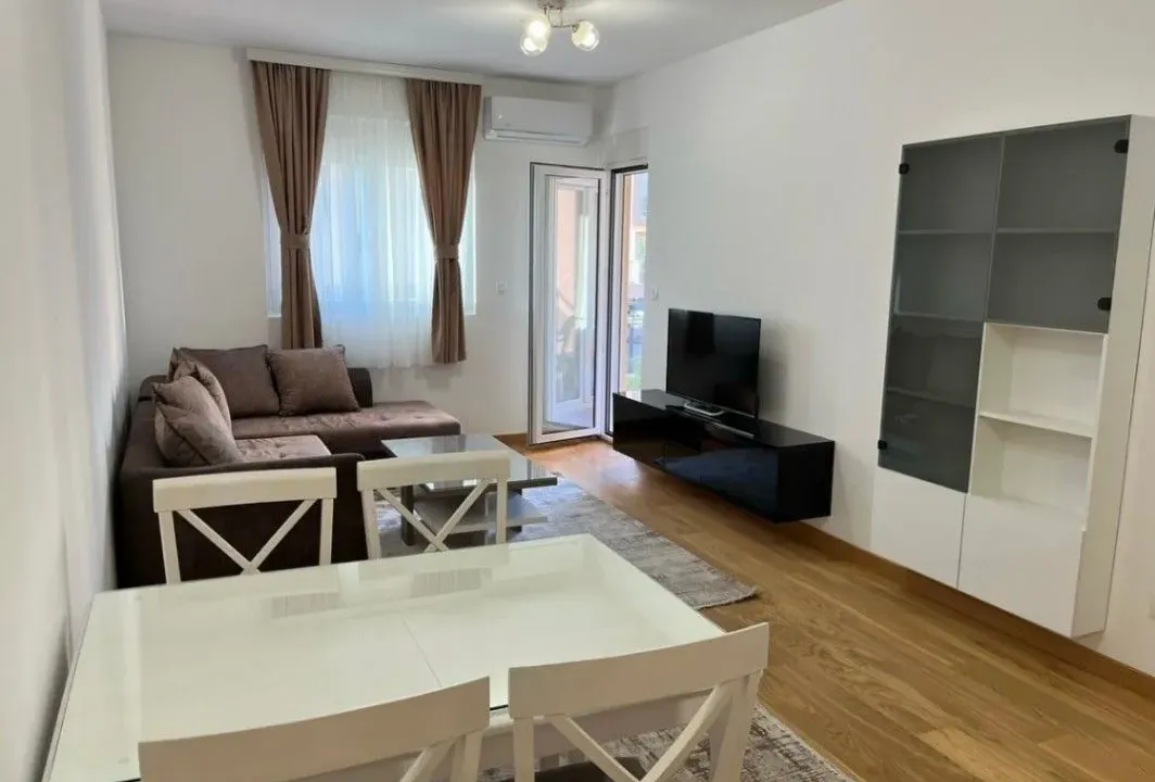 Izdavanje, jednosoban stan, 50m², New City, Podgorica