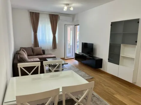 Izdavanje, jednosoban stan, 50m², New City, Podgorica