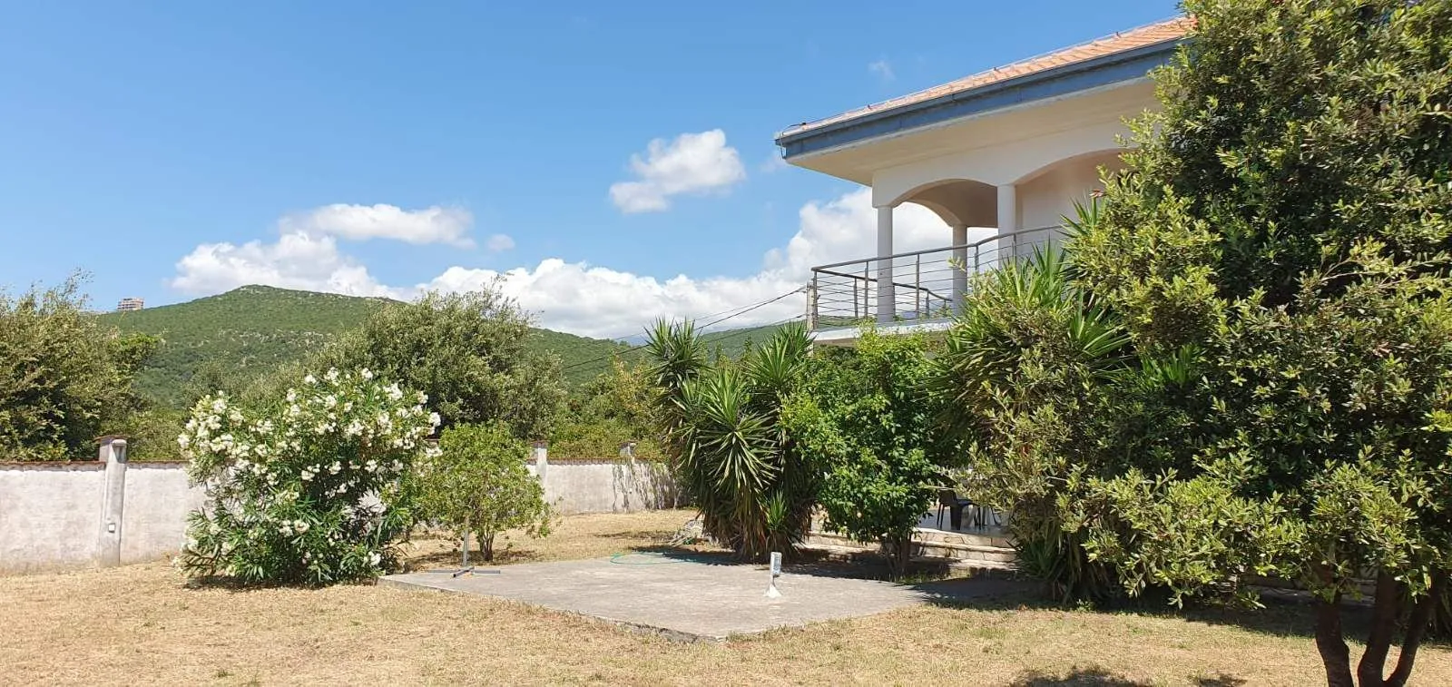 Izdavanje, kuća, 180m², Krimovica, Kotor