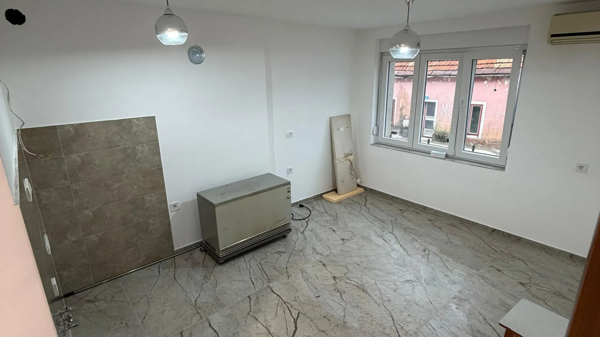 Izdavanje, dvosoban stan, 45m², Centar, Cetinje
