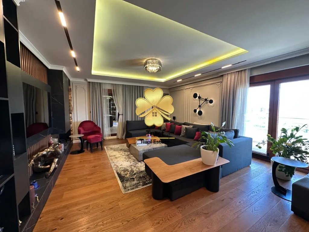 Prodaja, trosoban stan, 195m², Pobrežje, Podgorica