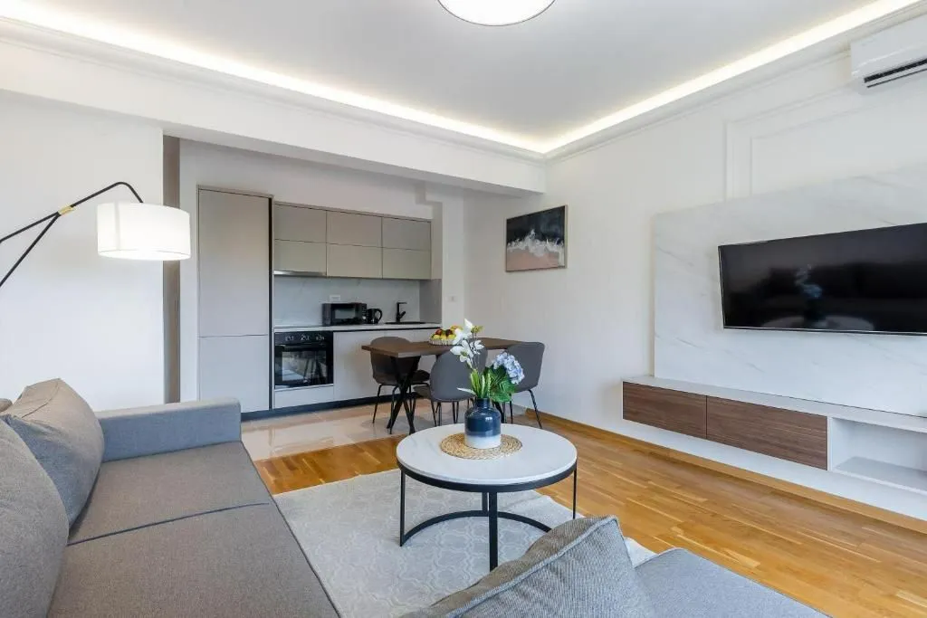 Izdavanje, jednosoban stan, 51m², Bečići, Budva