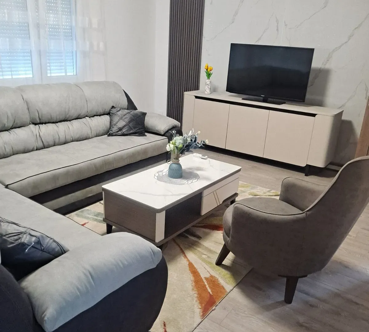 Izdavanje, trosoban stan, 130m², Stari Aerodrom, Podgorica