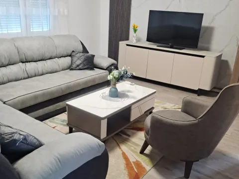 Rent, three bedroom apartment, 130m², Stari Aerodrom, Podgorica - image 2