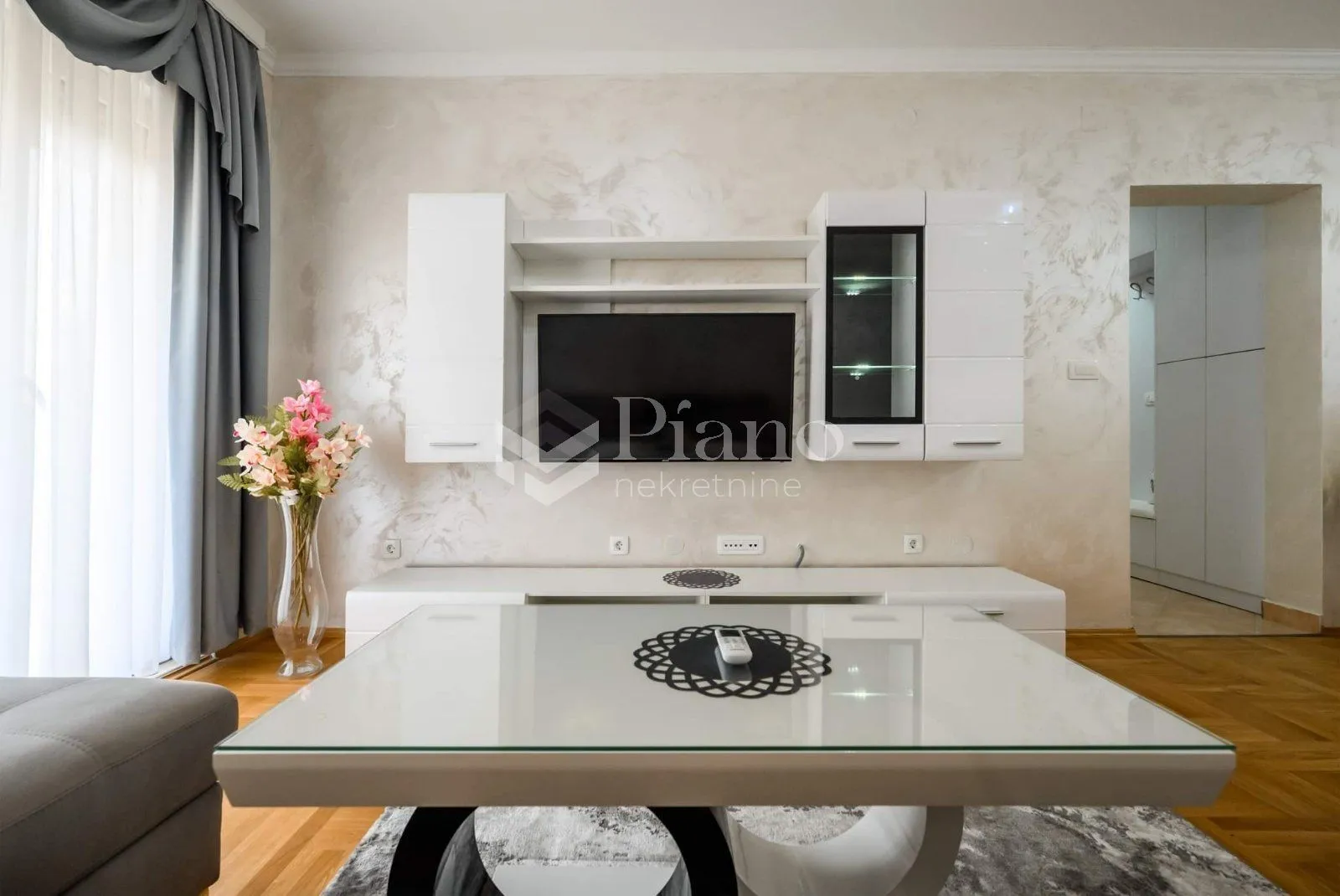 Rent, two bedroom apartment, 65m², Stari Aerodrom, Podgorica