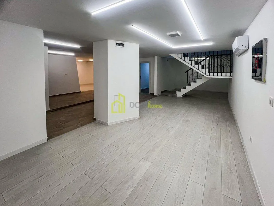 Rent, office space, 294m², Blok 5, Podgorica