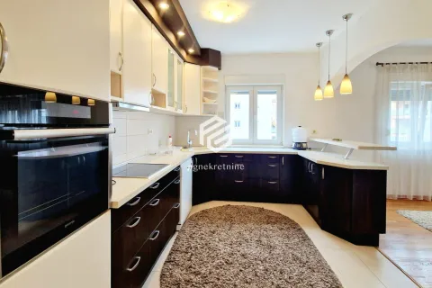 Izdavanje, trosoban stan, 120m², City Kvart, Podgorica - image 7