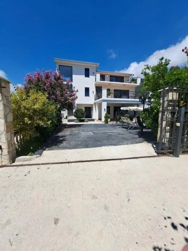 Sale, house, 296m², Lastva Grbaljska, Kotor