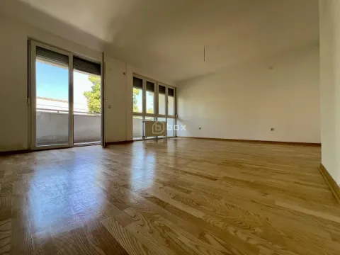 Izdavanje, dvosoban stan, 79m2, Centar, Niš Izdavanje, dvosoban stan, 79m2, Centar, Niš