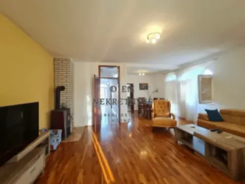 Izdavanje, četvorosoban stan, 150m², Tološi, Podgorica - image 7