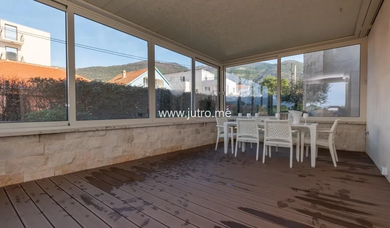 Prodaja, dvosoban stan, 103m², Centar, Tivat