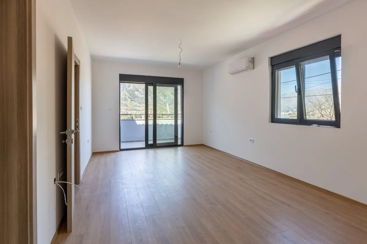 Prodaja, kuća, 160m², Škaljari, Kotor