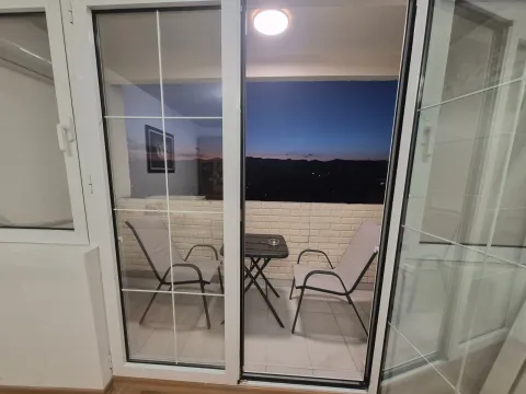 Izdavanje, dvosoban stan, 80m², Centar, Nikšić - image 3