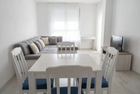 Rent, two bedroom apartment, 46m², Budva, Crna Gora - image 3