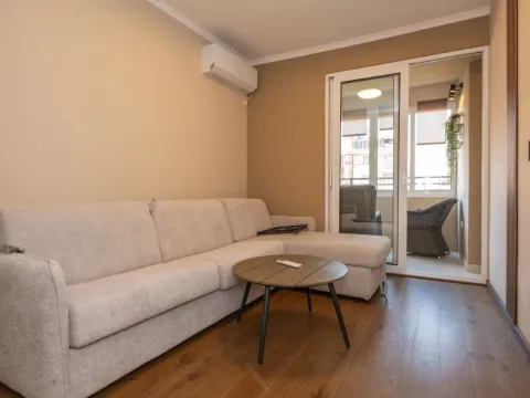 Izdavanje, dvosoban stan, 75m², Preko Morače, Podgorica - image 2