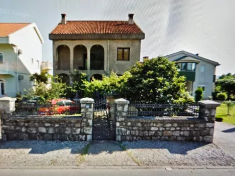 Prodaja, kuća, 348m², Tološi, Podgorica - image 2