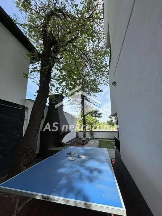 Izdavanje, stan, 200m², Senjak, Beograd