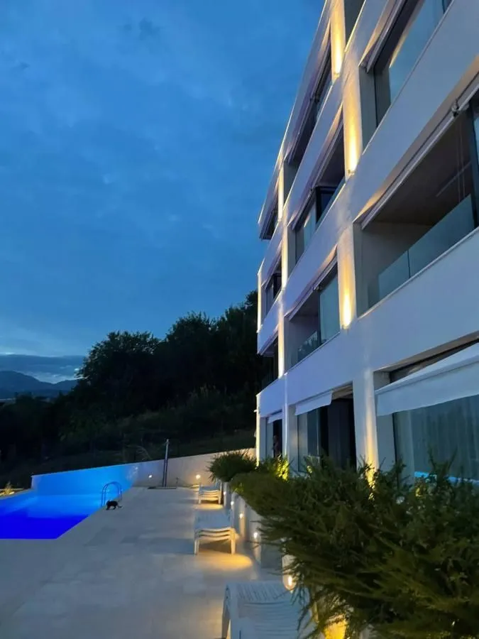 Rent, two bedroom apartment, 159m², Tivat, Crna Gora