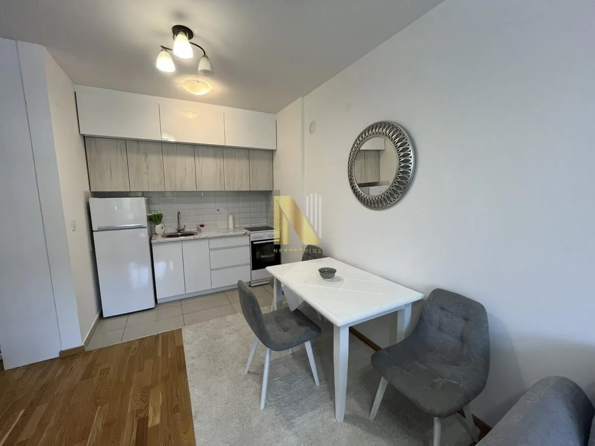 Izdavanje, dvosoban stan, 43m², Sajmište, Novi Sad