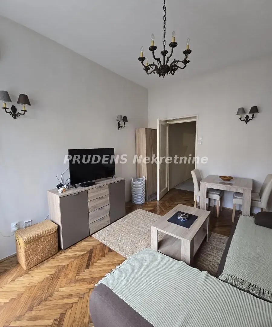 Izdavanje, jednosoban stan, 25m², Cvetni Trg, Vračar Sve Podlokacije