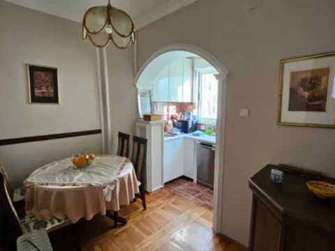 Izdavanje, dvosoban stan, 70m², Centar, Podgorica - image 4