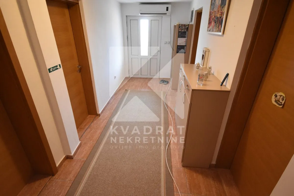 Prodaja, kuća, 220m², Donji Kokoti, Podgorica