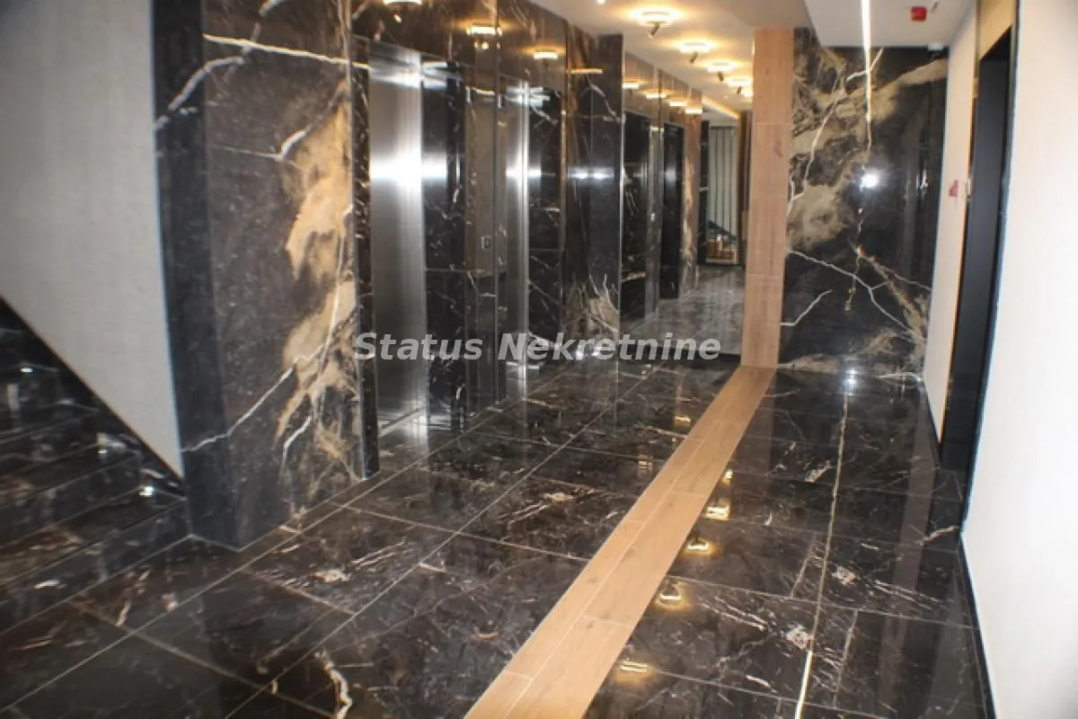 Izdavanje, četvorosoban stan, 101m², Stari grad, Novi Sad