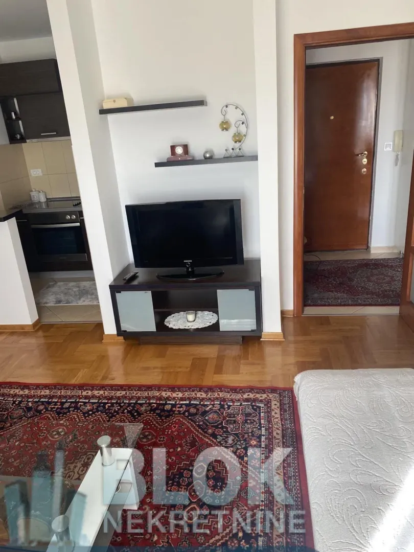 Izdavanje, jednosoban stan, 55m², Preko Morače, Podgorica
