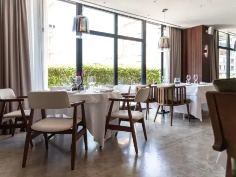 Prodaja, ugostiteljski objekat, 172m², City Kvart, Podgorica - image 2