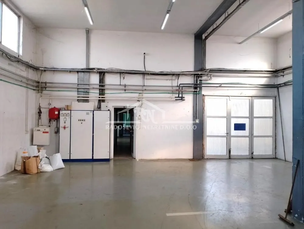 Rent, office space, 1019m², Šimanovci, Pećinci