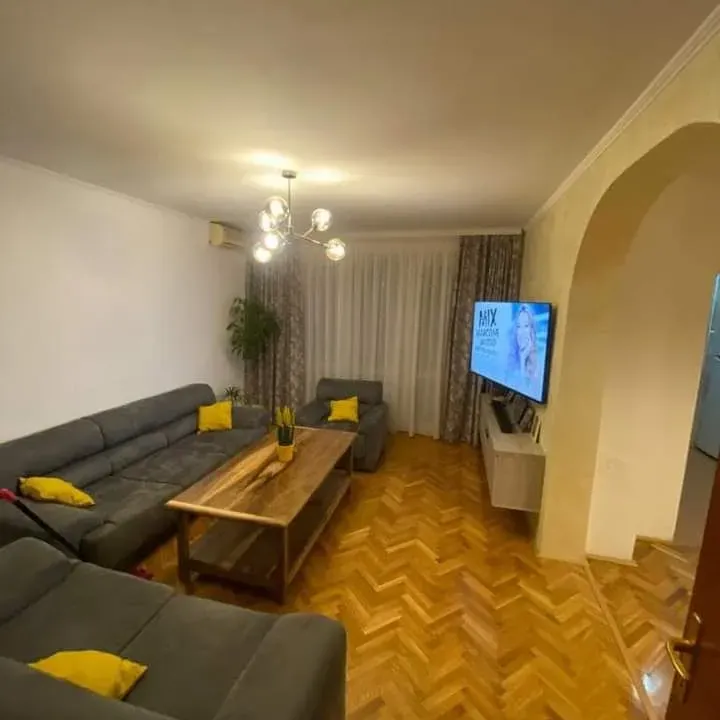 Sale, two bedroom apartment, 87m², Centar, Bar