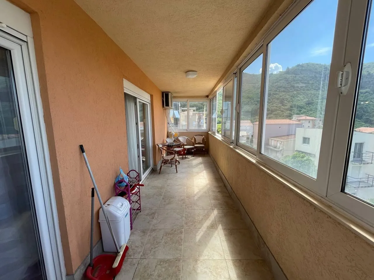 Prodaja, dvosoban stan, 85m², Lazi, Budva