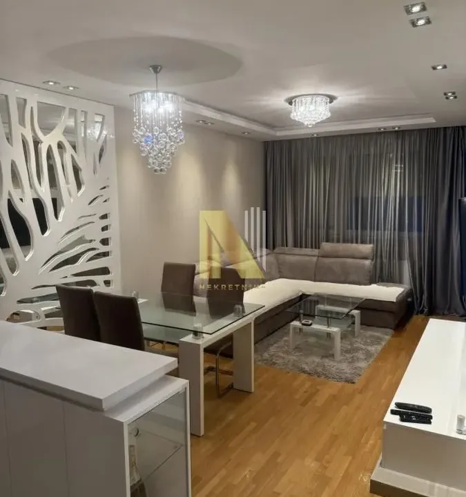 Izdavanje, dvosoban stan, 60m², Centar, Novi Sad