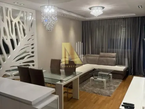 Izdavanje, dvosoban stan, 60m², Centar, Novi Sad