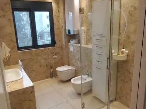 Izdavanje, kuća, 168m², Gornja Gorica, Podgorica - image 7