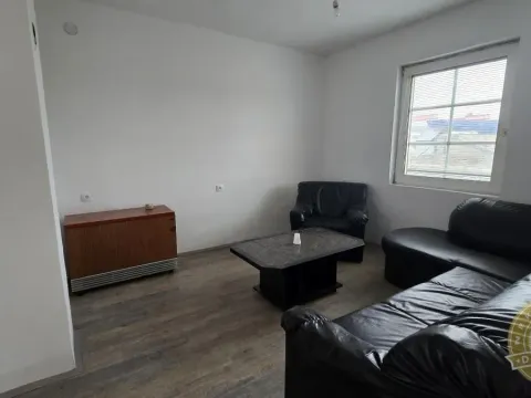 Izdavanje, kuća, 65m², Petrovaradin, Novi Sad - image 2