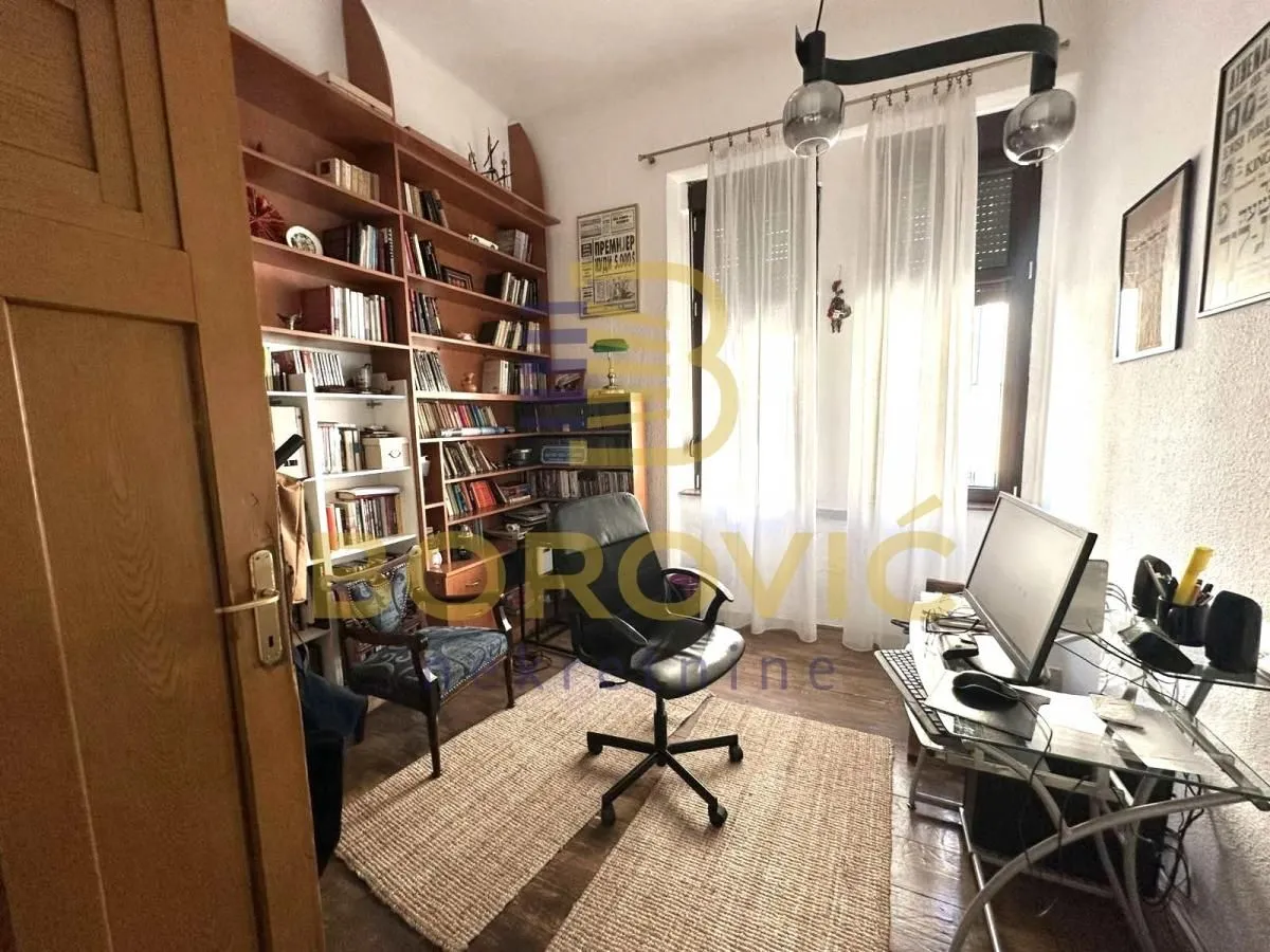 Prodaja, četvorosoban stan, 107m², Vračar Sve Podlokacije, Beograd