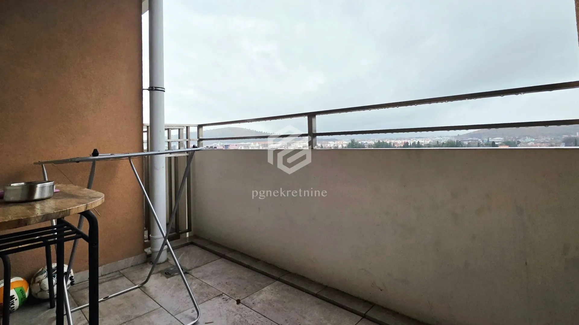 Izdavanje, jednosoban stan, 50m², Central Point, Podgorica