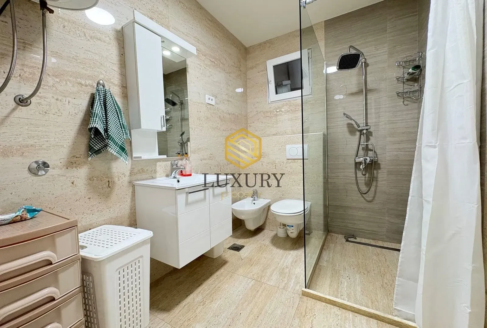 Rent, house, 700m², Zagorič, Podgorica